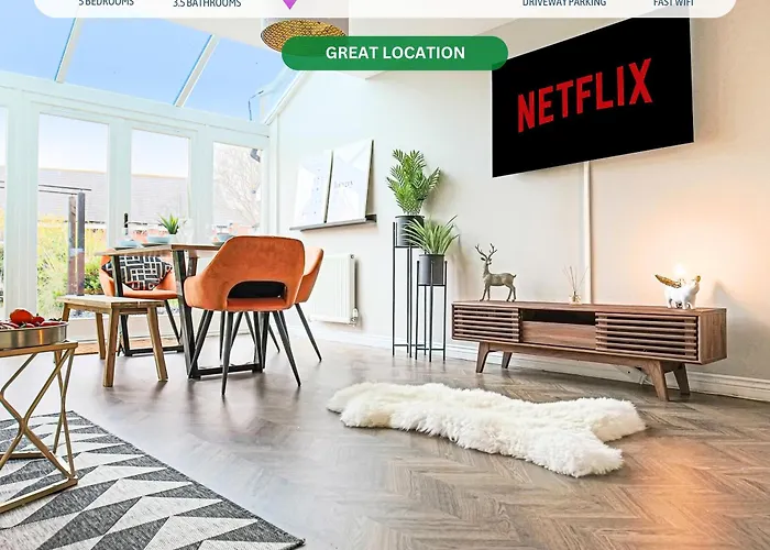 Luxury 5 Bedroom 3 Bathroom House - Smart Tvs With Sky And Netflix, Super Fast Wifi, Free Parking By Yoko Property