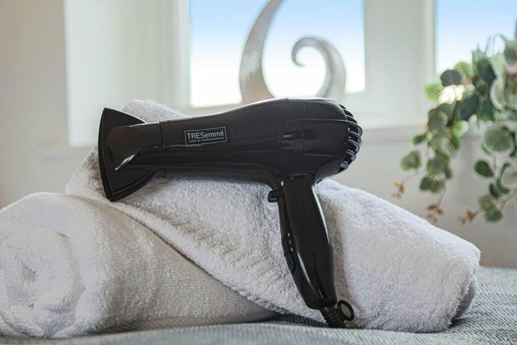 Holiday home Luxury 5 Bedroom 3 Bathroom House - Smart Tvs With Sky And Netflix, Super Fast Wifi, Free Parking By Yoko *