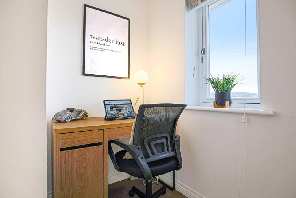 Luxury 5 Bedroom 3 Bathroom House - Smart Tvs With Sky And Netflix, Super Fast Wifi, Free Parking By Yoko Holiday home Milton Keynes