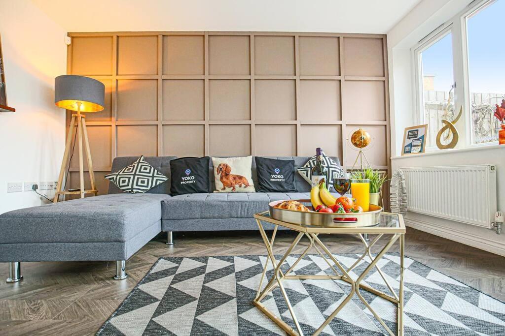 Luxury 5 Bedroom 3 Bathroom House - Smart Tvs With Sky And Netflix, Super Fast Wifi, Free Parking By Yoko * Milton Keynes